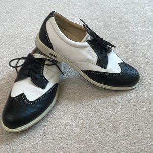 Ecco women’s golf shoe